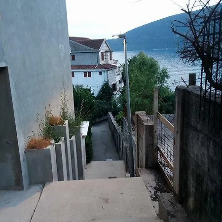 Apartman Na Obali * פודגוריצה